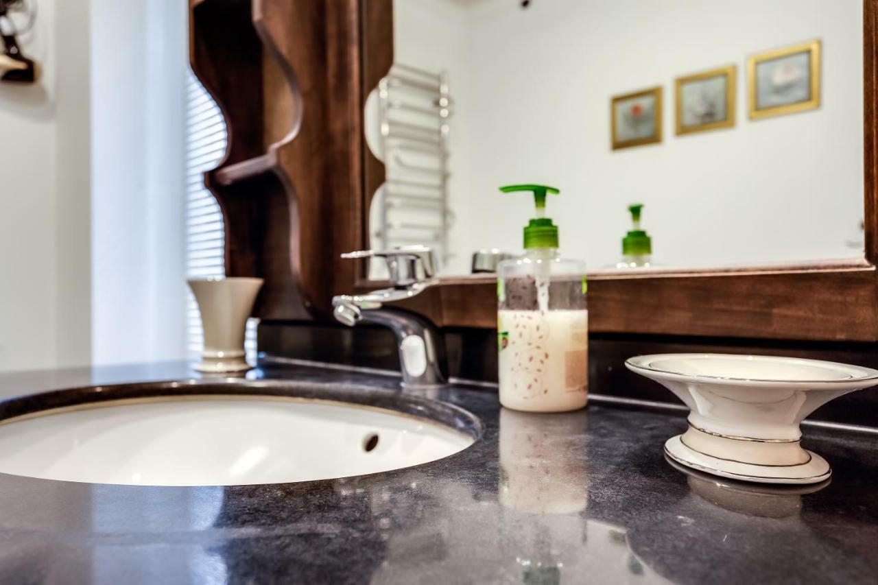 Apartment On Rynok Square Lviv Ngoại thất bức ảnh